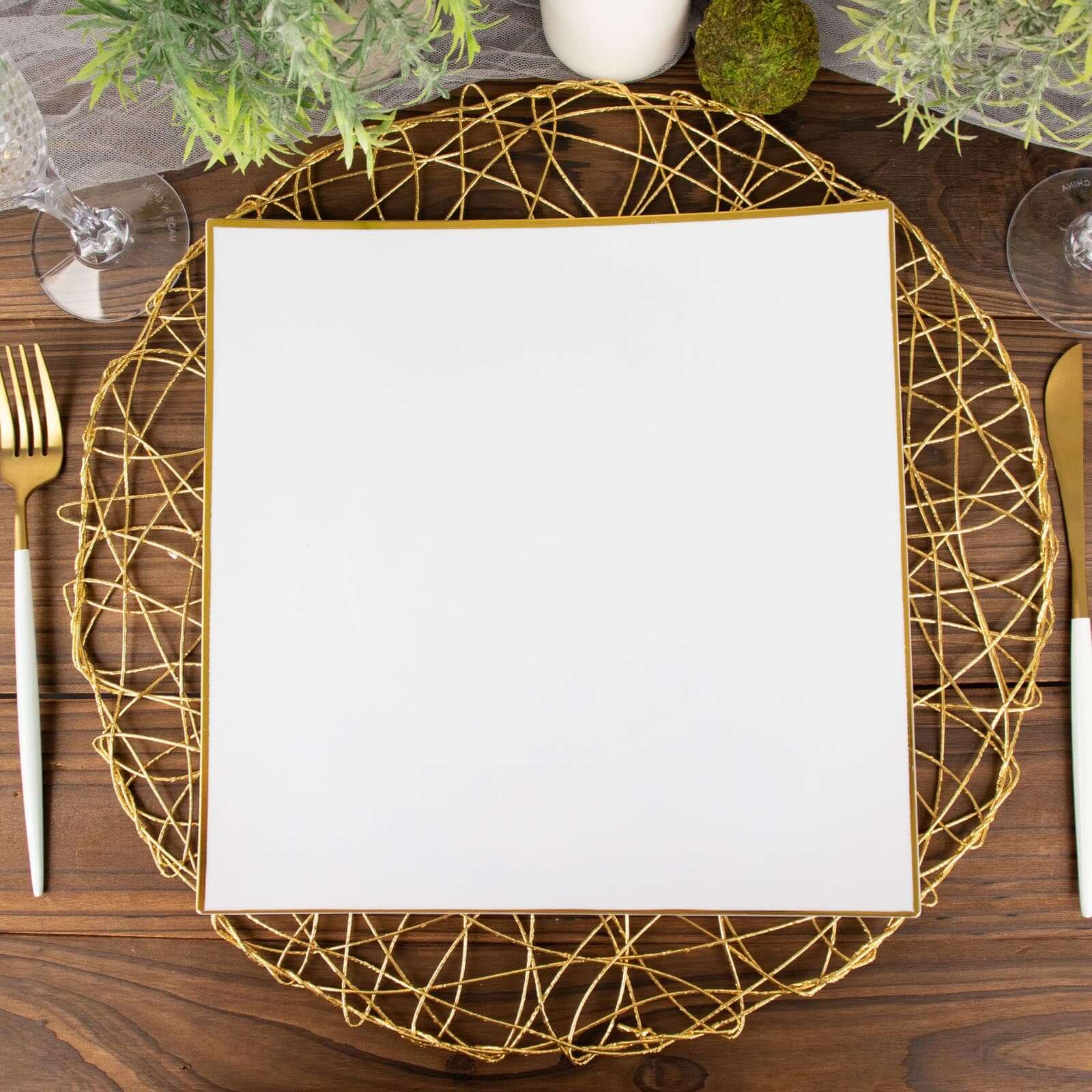 10-Pack Plastic 10" Square Dinner Plates in White Concave Style with Gold Rim - Modern Disposable Party Plates for Weddings & Special Events
