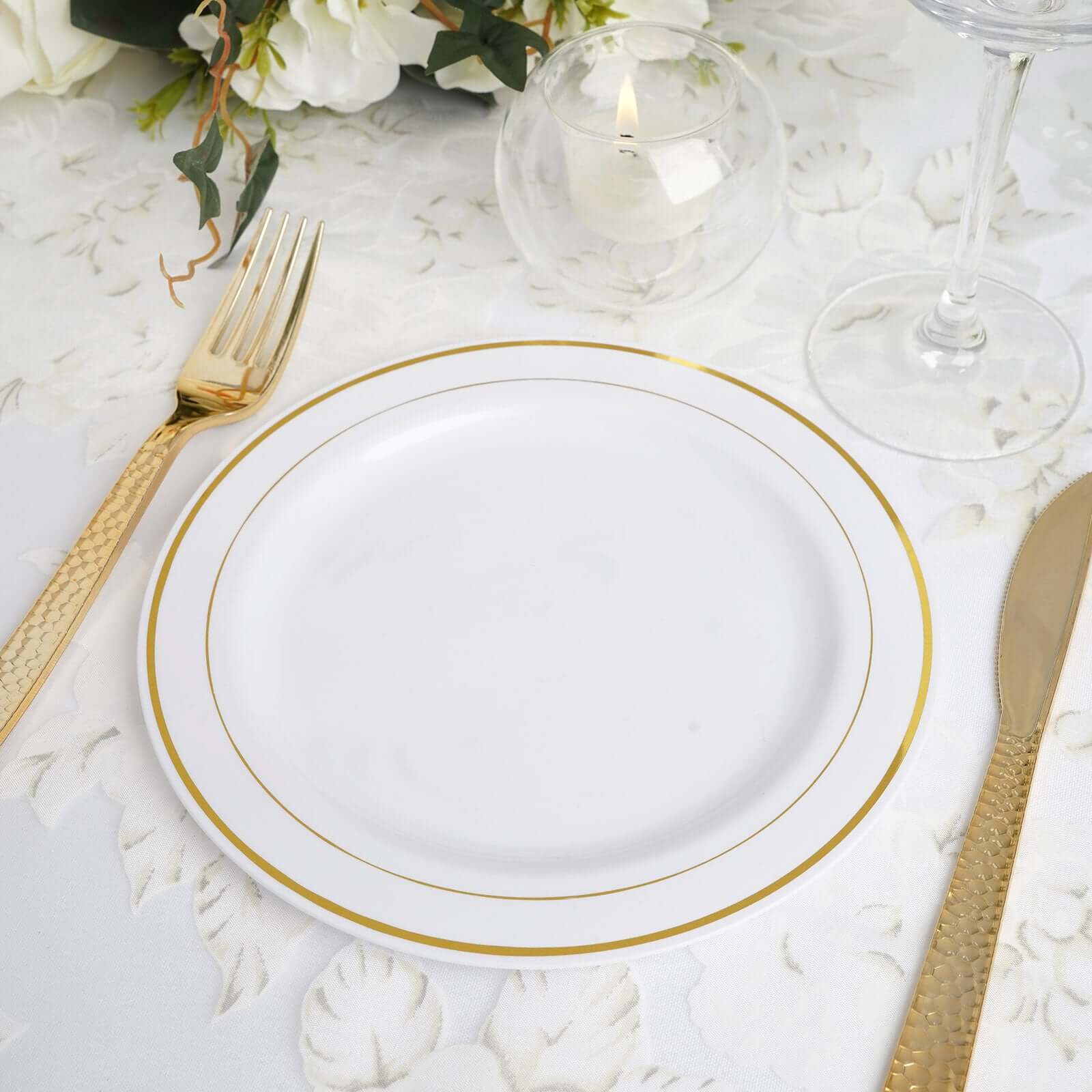 10 - Pack Plastic Dessert Plates White with TrÃ¨s Chic Gold Rim - Disposable Plates for Parties 8" - NestOCart