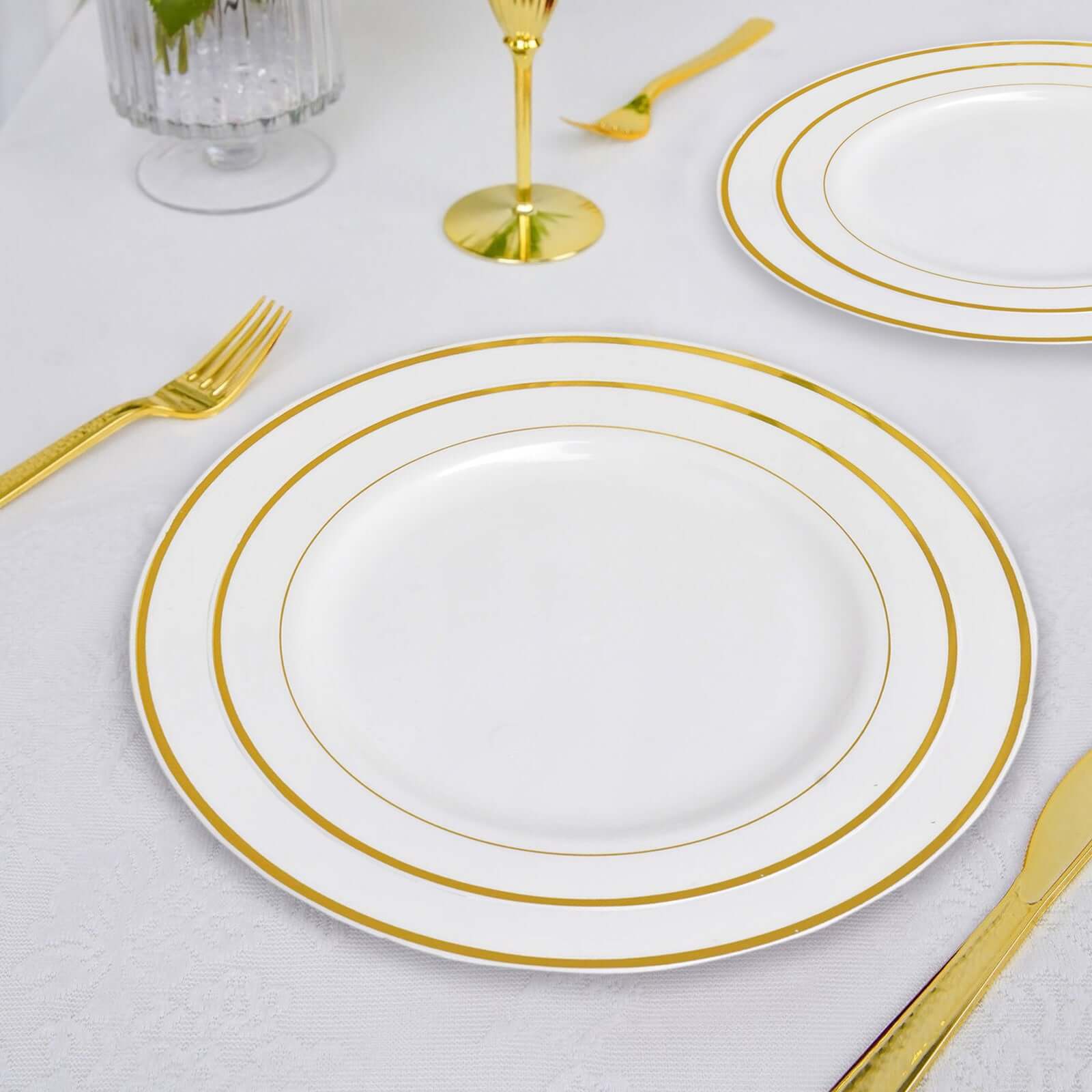 10 - Pack Plastic Dessert Plates White with TrÃ¨s Chic Gold Rim - Disposable Plates for Parties 8" - NestOCart