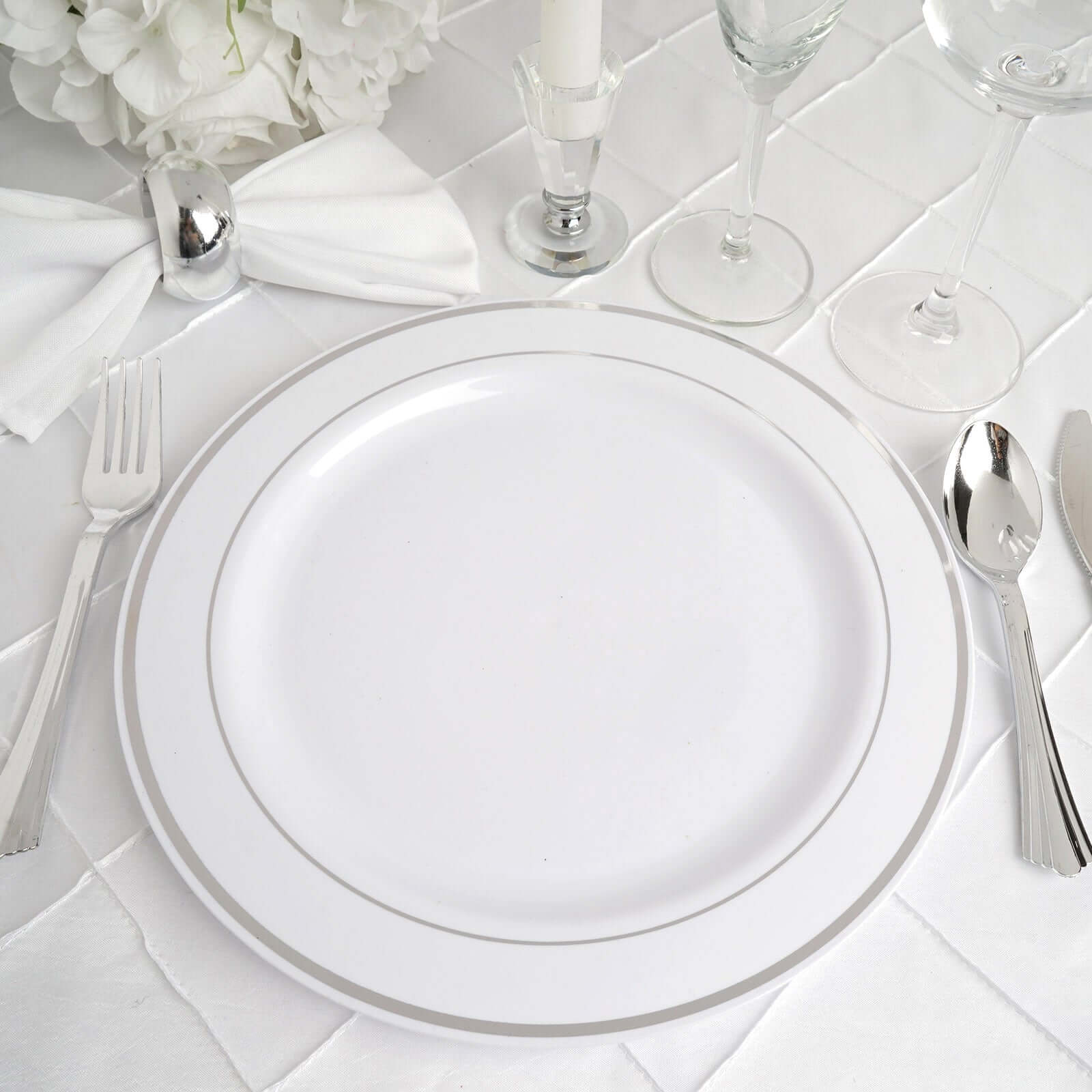 10 - Pack Plastic Dinner Plates White with TrÃ¨s Chic Silver Rim - Perfect Disposable Party Plates 10" - NestOCart