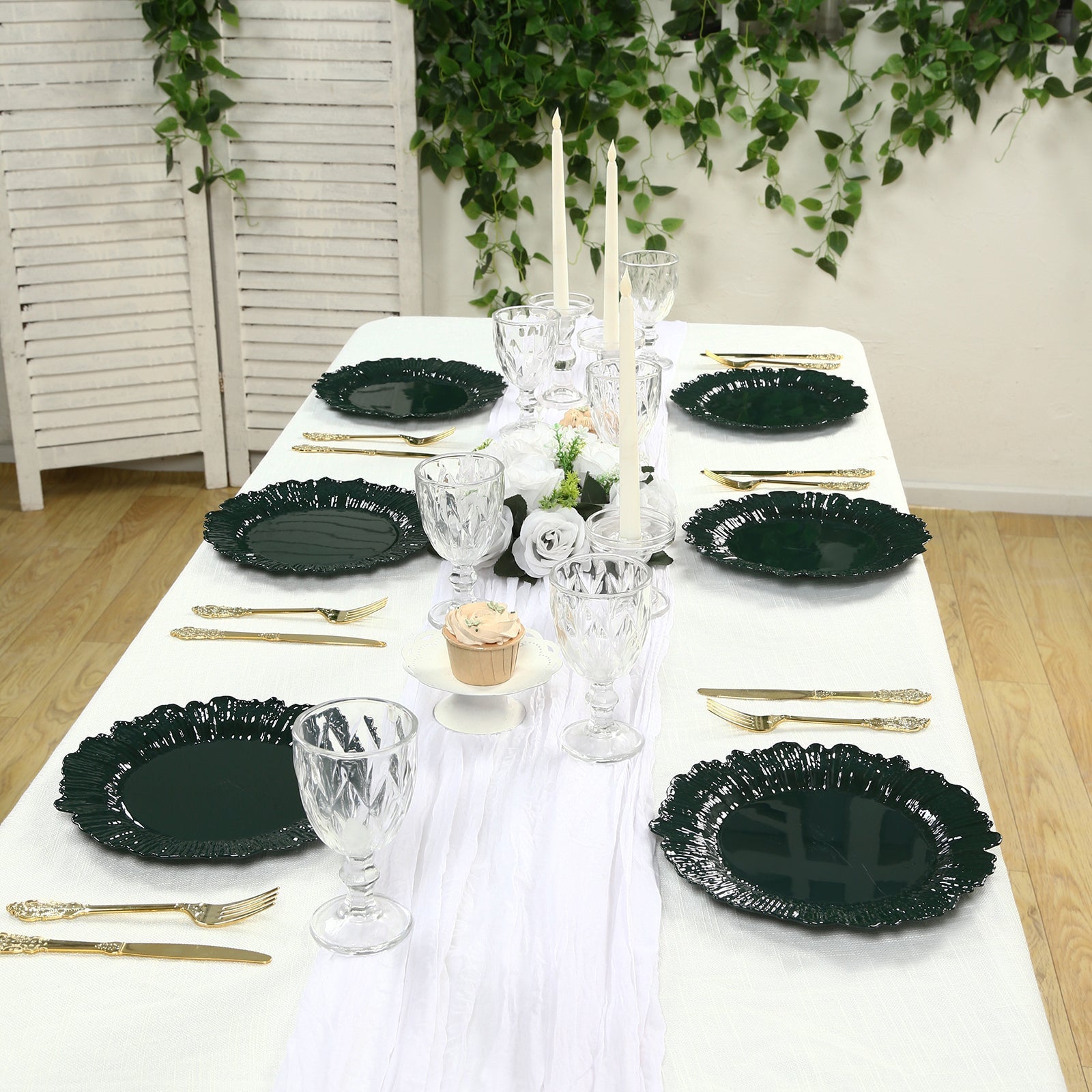 20 - Pack 10" Plastic Dinner Plates â€“ Hunter Emerald Green Reef Design Party Plates â€“ Elegant Disposable Tableware - Bell Racket Store