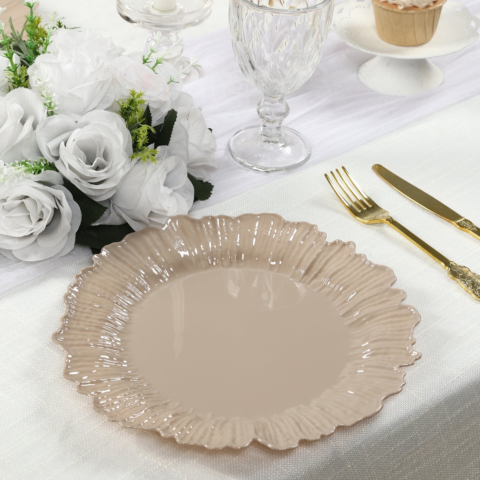 20 - Pack 10" Plastic Dinner Plates â€“ Taupe Reef Design Party Plates â€“ Elegant Disposable Tableware - Bell Racket Store