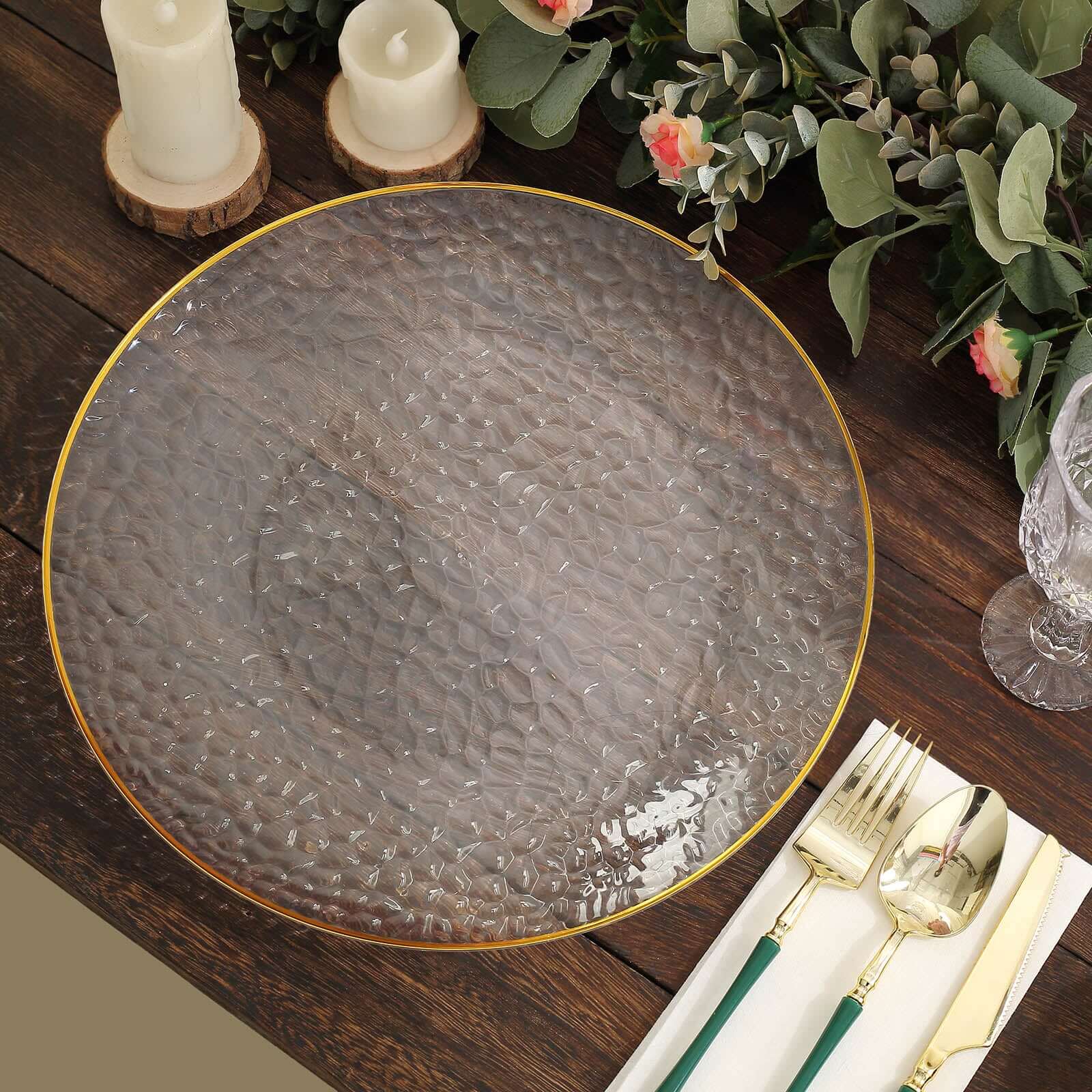20 Pack Economy Plastic Round Charger Plates 13" in Clear Hammered Design with Gold Rim - Table Setting Plates - Bell Racket Store