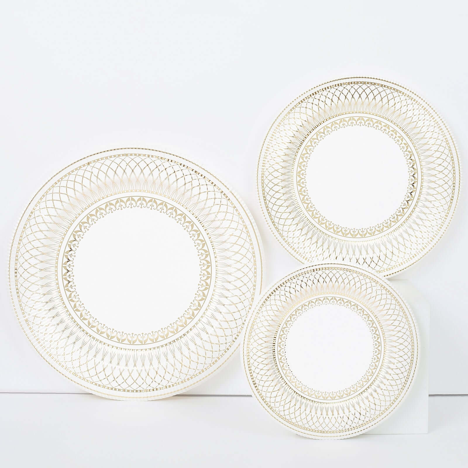 25 - Pack Paper 10" Round Dinner Plates in White with Gold Vintage Porcelain Style Rim - Disposable 300GSM Party Plates - Bell Racket Store