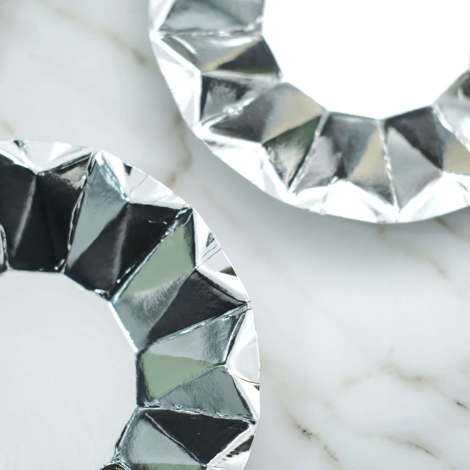 25 - Pack Paper 7" Round Dessert Plates in Metallic Silver with Geometric Prism Rim - Disposable 400GSM Appetizer Salad Plates - Bell Racket Store