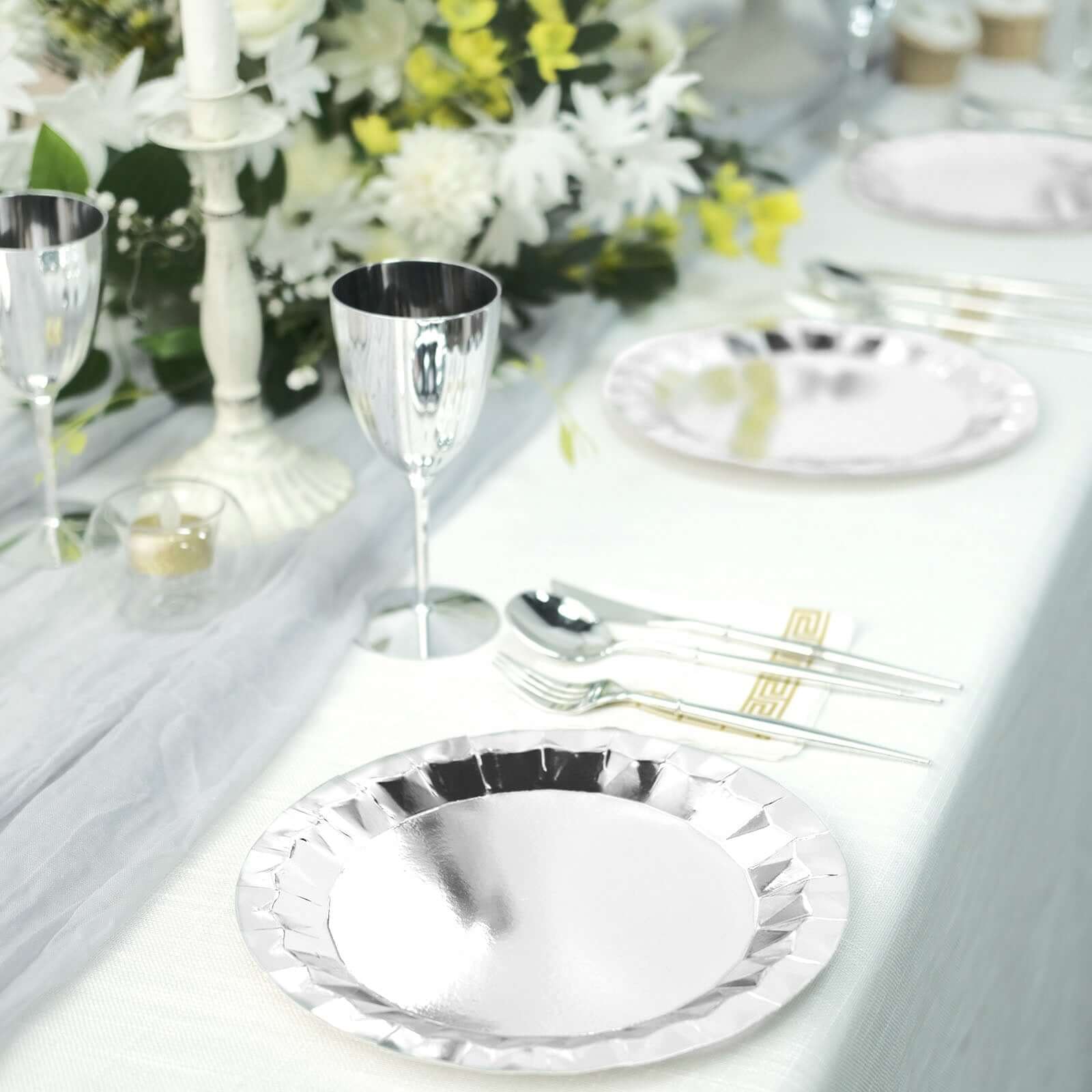 25 - Pack Paper 9" Round Dinner Plates in Metallic Silver with Geometric Prism Rim - Disposable 400GSM Party Plates - Bell Racket Store