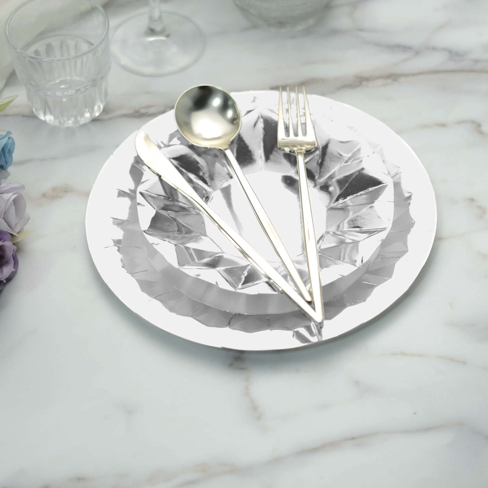 25 - Pack Paper 9" Round Dinner Plates in Metallic Silver with Geometric Prism Rim - Disposable 400GSM Party Plates - Bell Racket Store