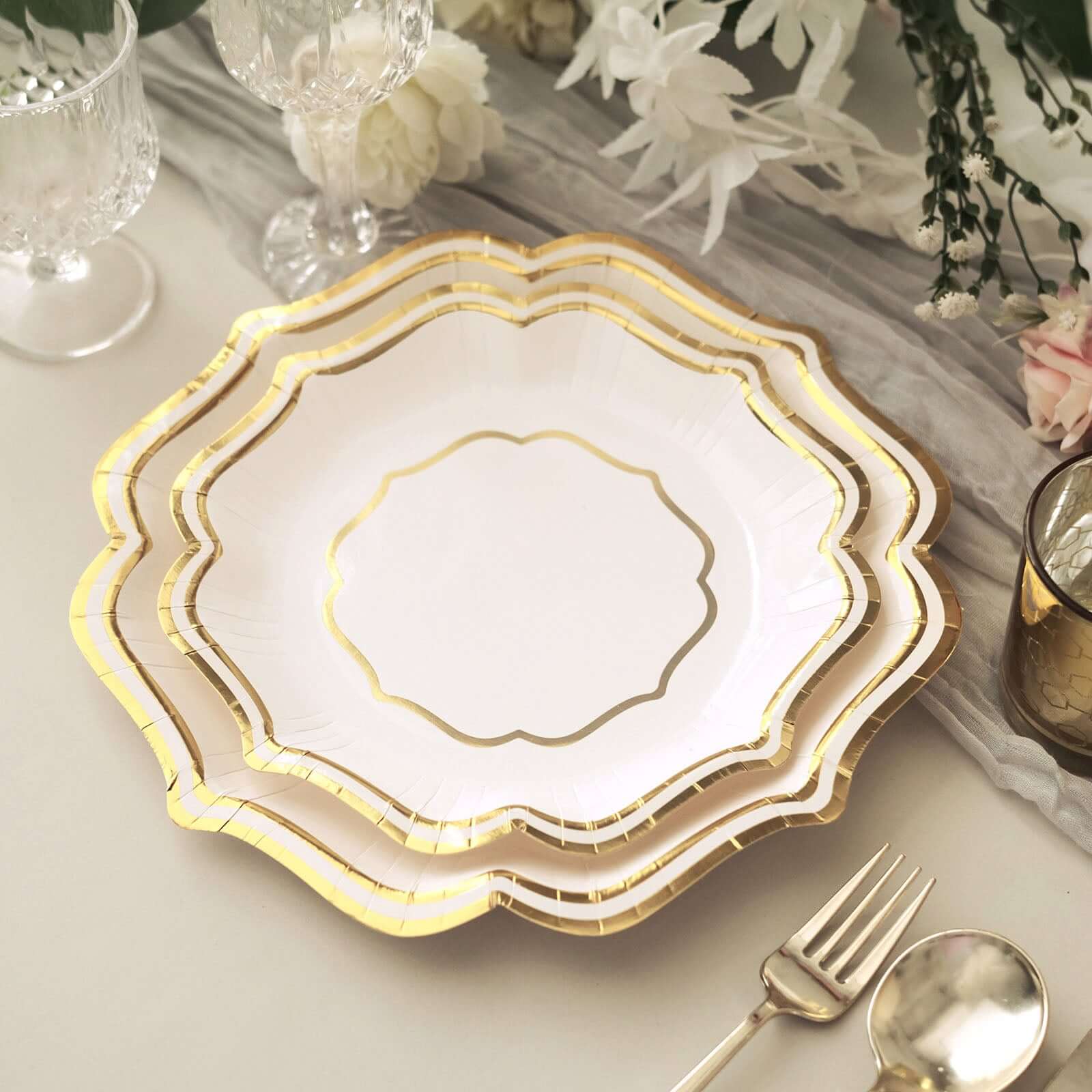 25 - Pack Paper Dinner Plates in White with Gold Scallop Rim - Disposable 300GSM Party Plates for Classy Banquets & Celebrations 10" - Bell Racket Store