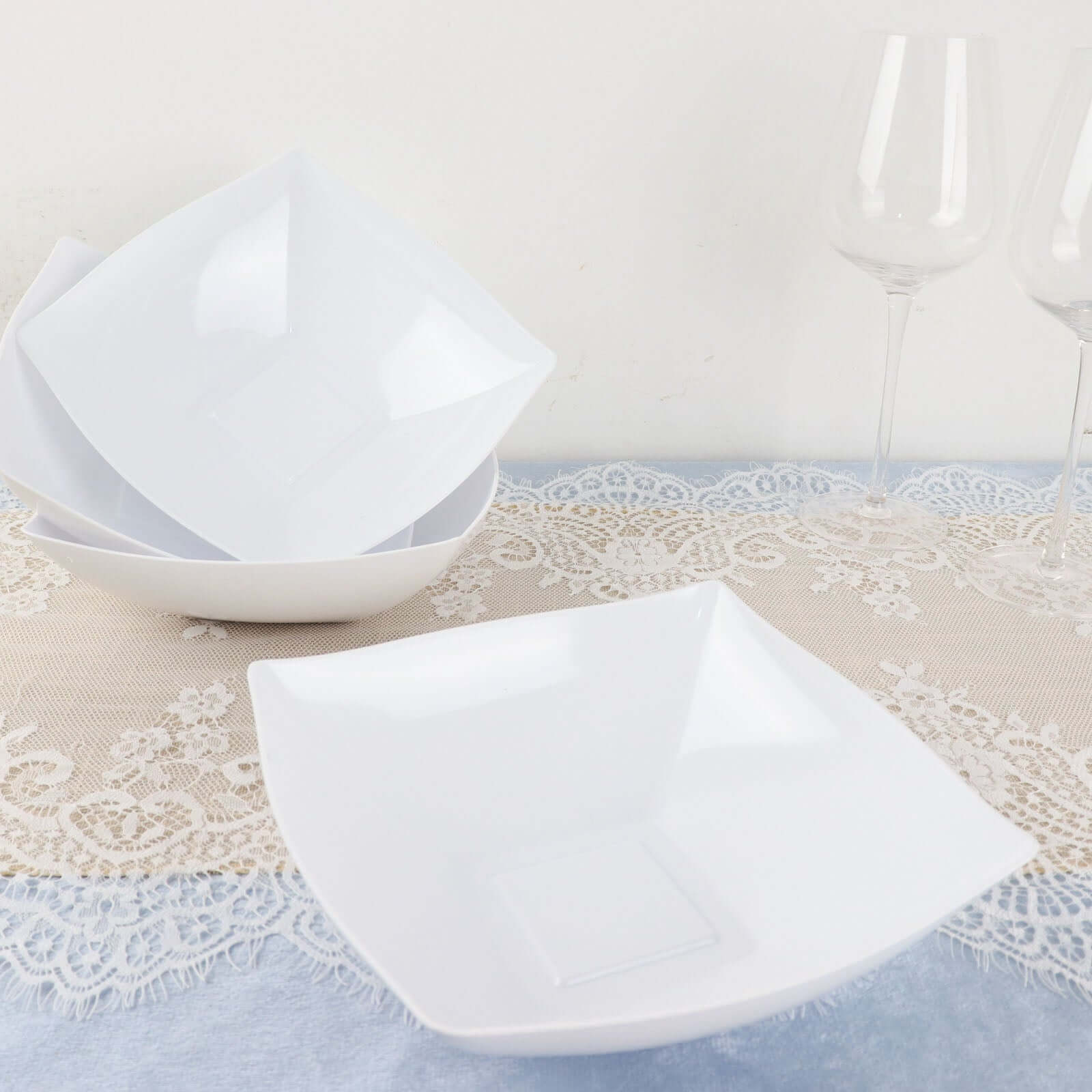 4 - Pack Plastic Serving Bowls White Square - Lightweight Medium Disposable Dishes for Events 32oz - NestOCart