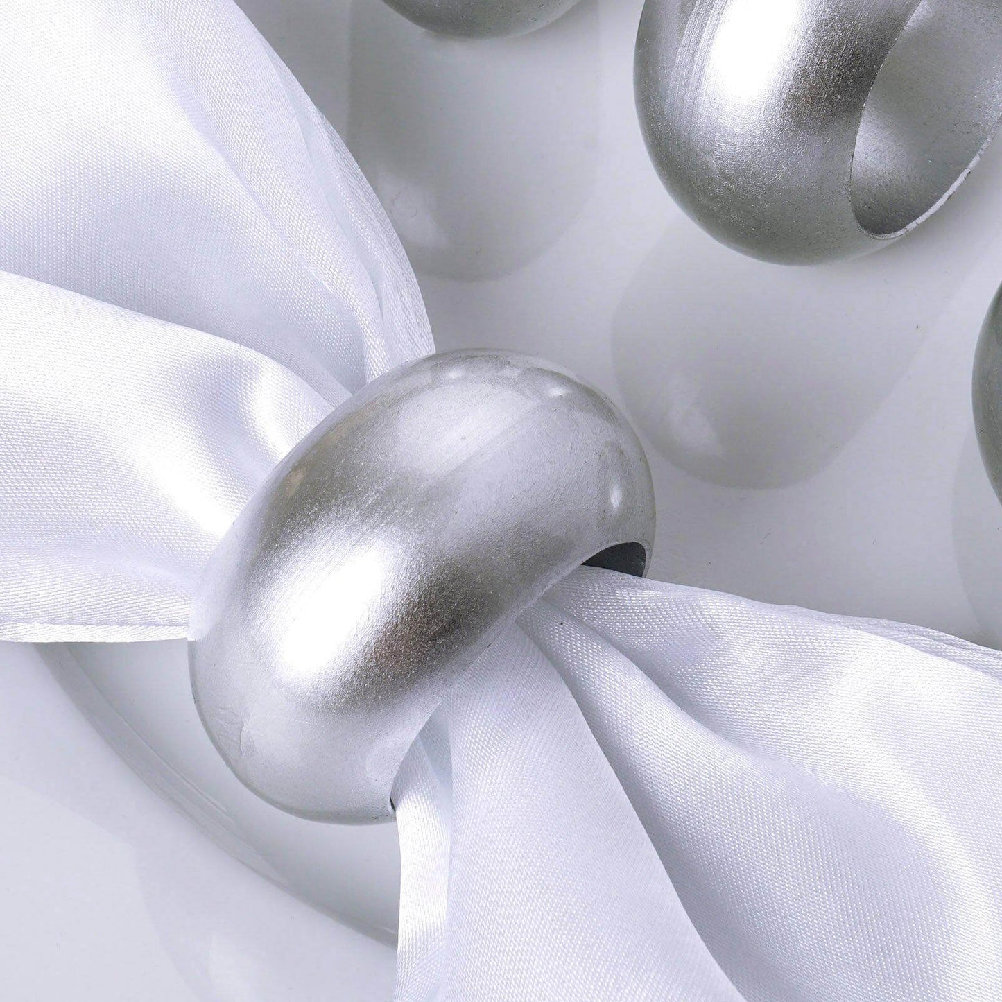 4 Pack Shiny Metallic Silver Acrylic Napkin Rings - NestOCart