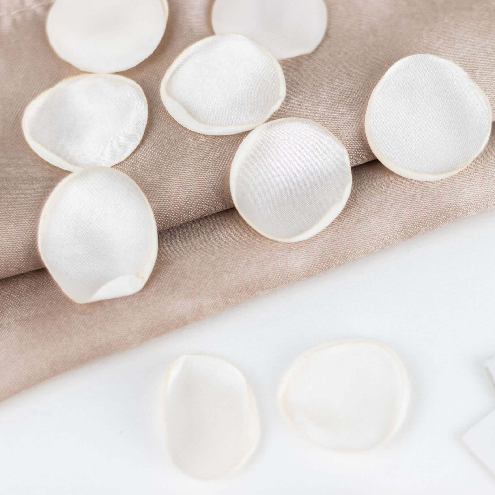 400 - Pack Rose Petals Life - Like Flower Confetti Shiny Ivory Silk Round - Perfect for Event Tables 2" - Bell Racket Store