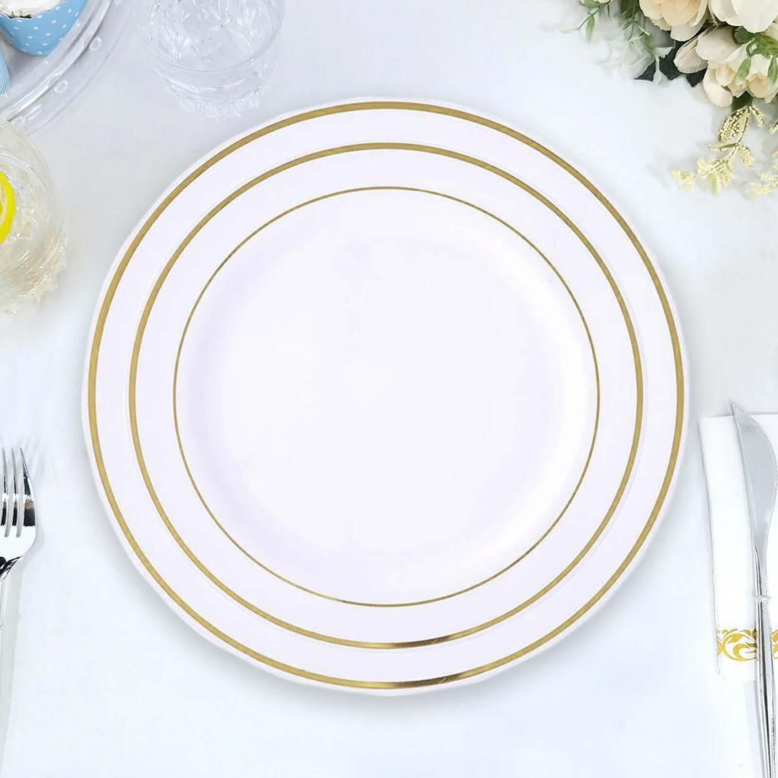 10-Pack Plastic Dessert Plates Ivory with TrÃ¨s Chic Gold Rim - Disposable Plates for Parties 8"
