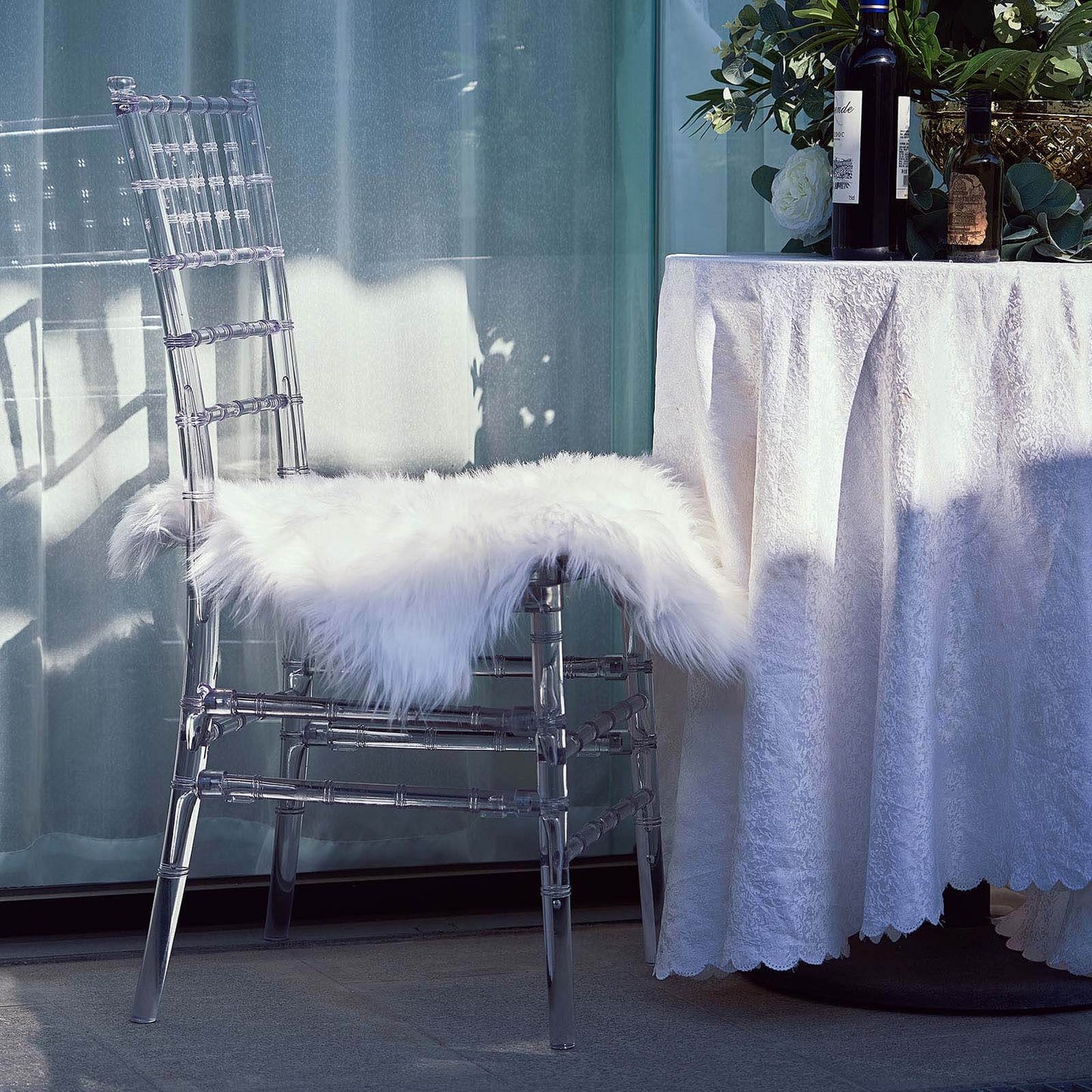 Resin Chiavari Chair Transparent and Stackable Clear - Sleek Armless Design for Weddings & Gatherings