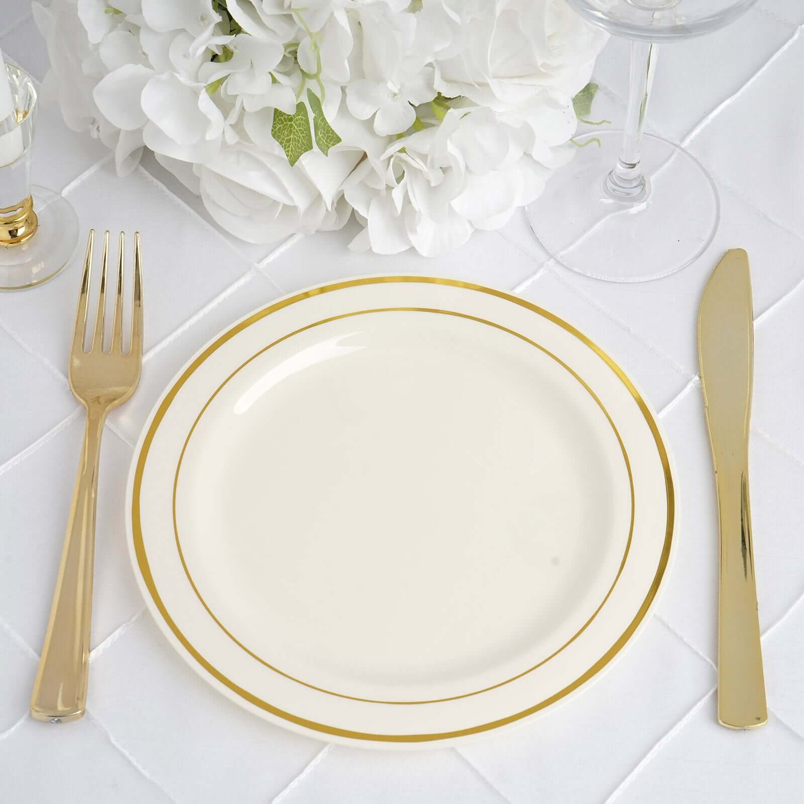 10-Pack Plastic Dessert Plates Ivory with TrÃ¨s Chic Gold Rim - Disposable Plates for Parties 8"