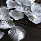 500-Pack Rose Petals Round Design Silver Silk Confetti - Decorative Scatters for Tables and Floors