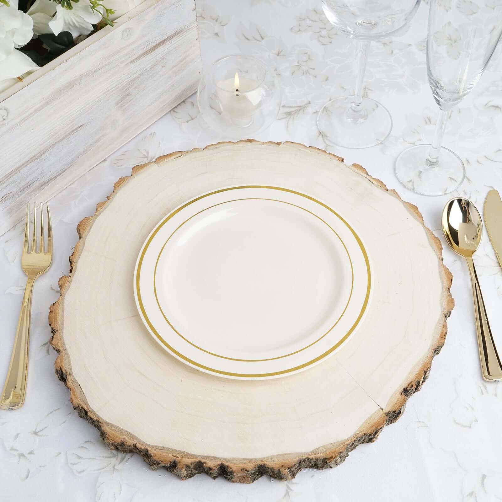 10-Pack Plastic Dessert Plates Ivory with TrÃ¨s Chic Gold Rim - Disposable Plates for Parties 8"