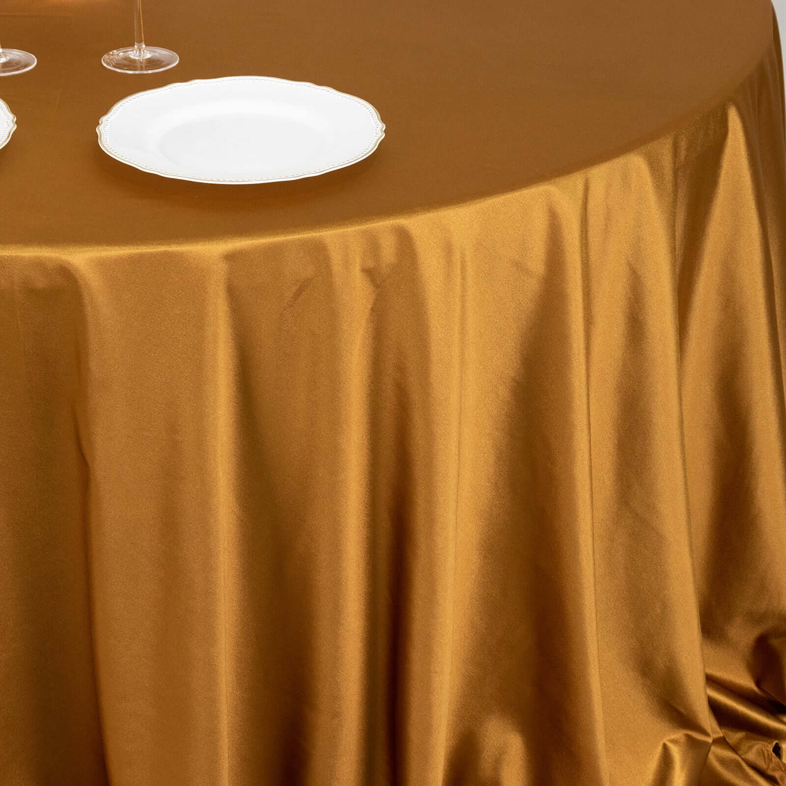 Scuba Round 132" Tablecloth Shimmering Gold - Wrinkle Free, Stain Resistant & Seamless Table Cover for Weddings and Parties - Bell Racket Store