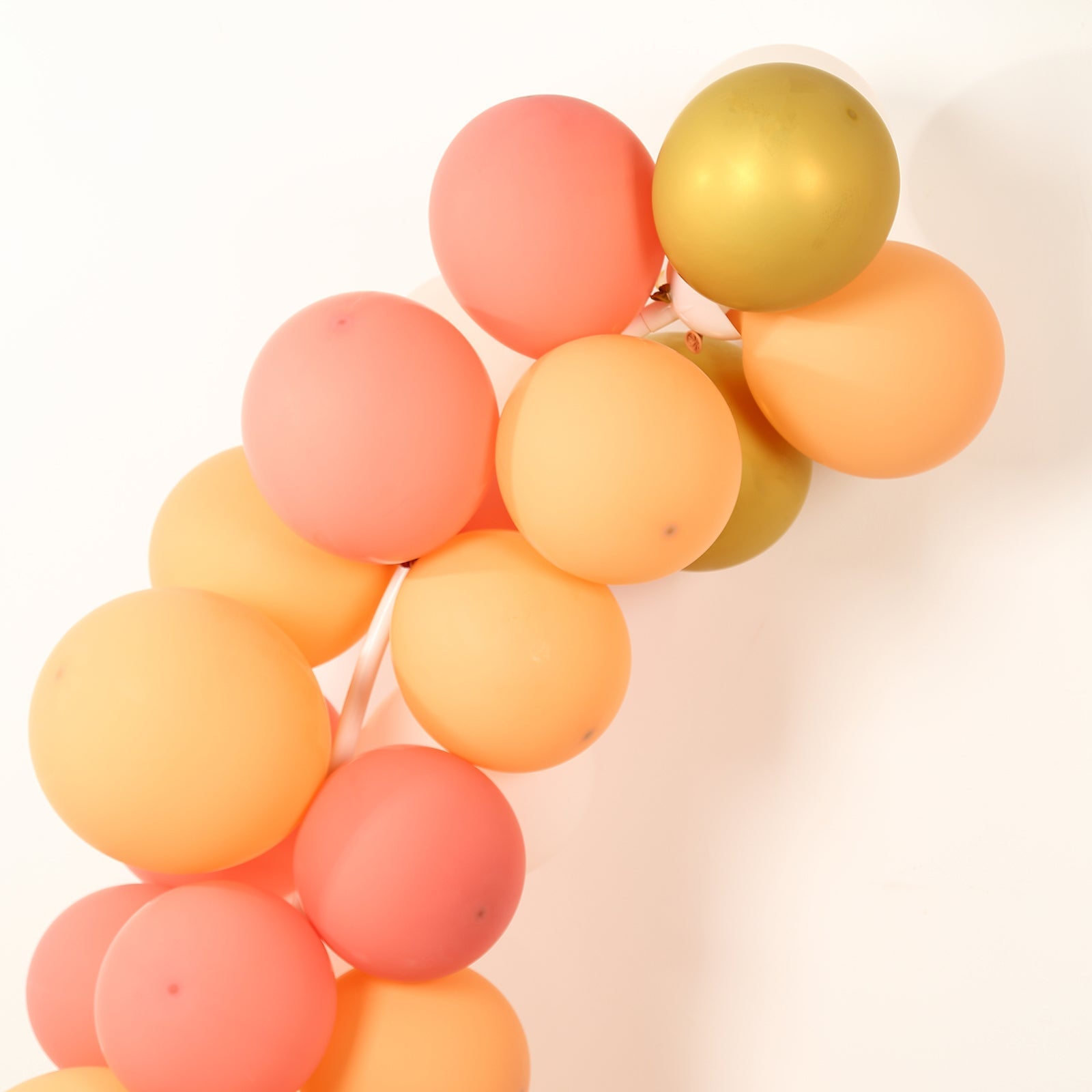 Set of 2 Free Bending White Balloon Column Stand Kit, Half Arch Balloon Tower Stands with Water Fillable Base, Hand Air Pump and Clips - 8ft,5ft - Bell Racket Store