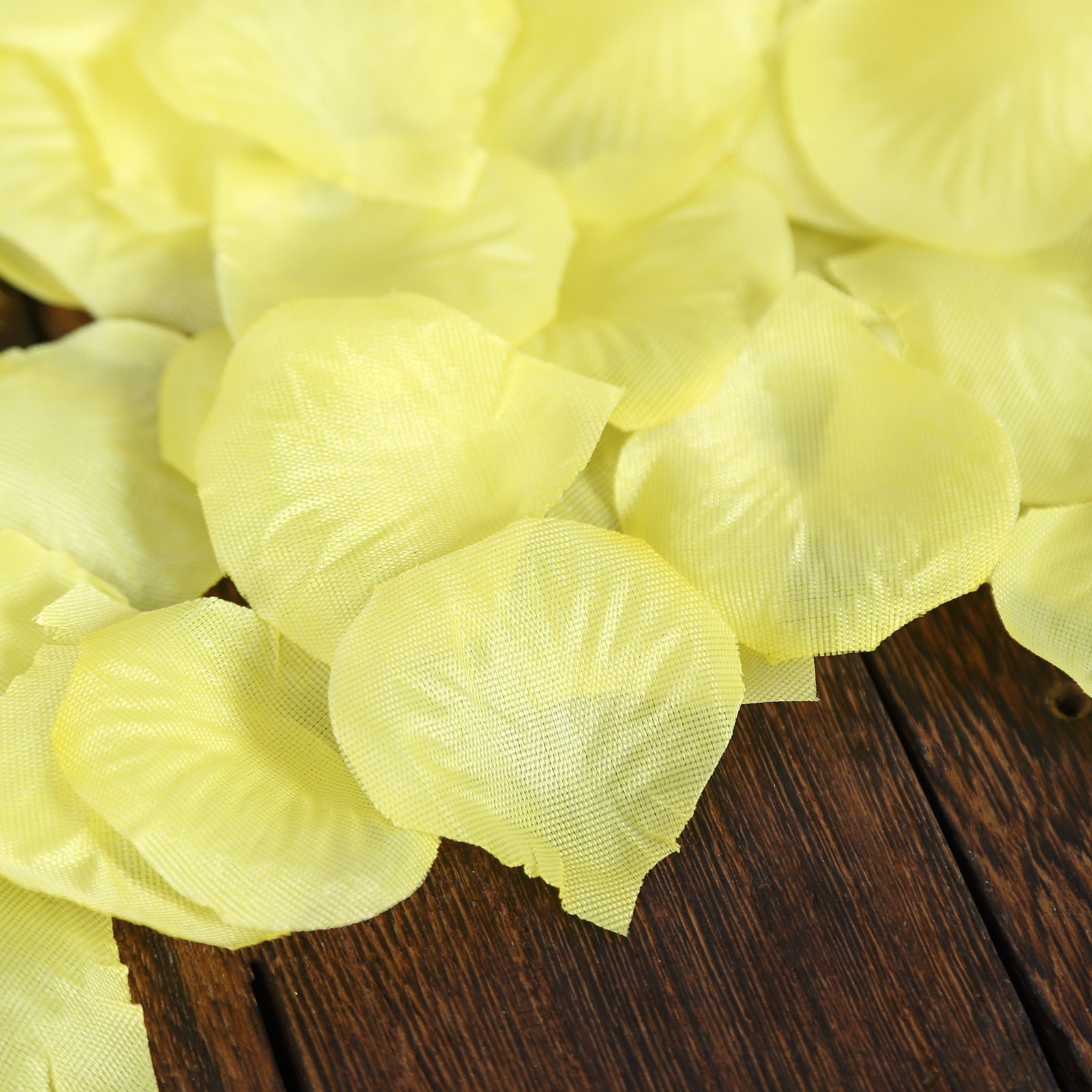 500-Pack Rose Petals Round Design Yellow Silk Confetti - Decorative Scatters for Tables and Floors